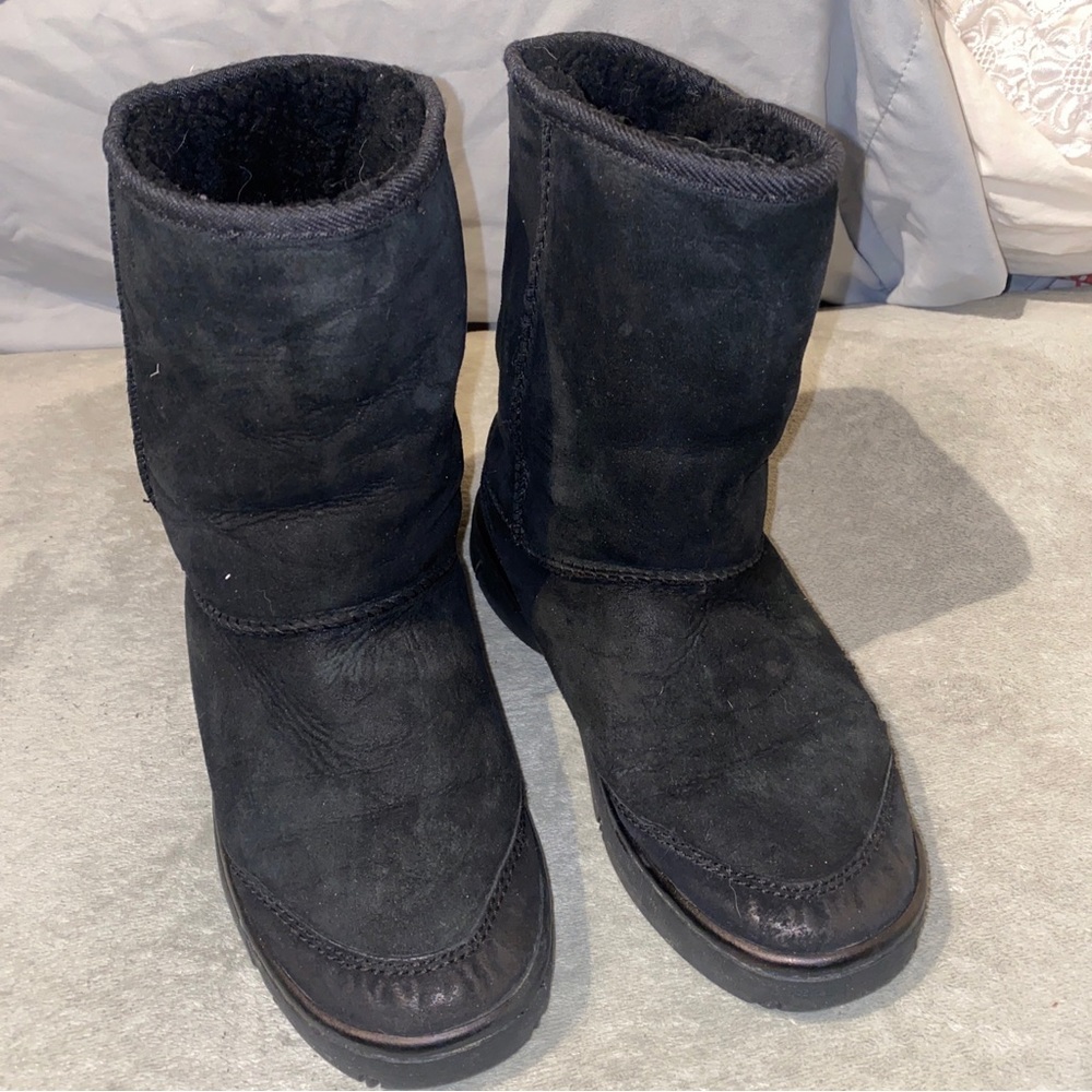 UGG ultimate short, 5275 women’s size 6